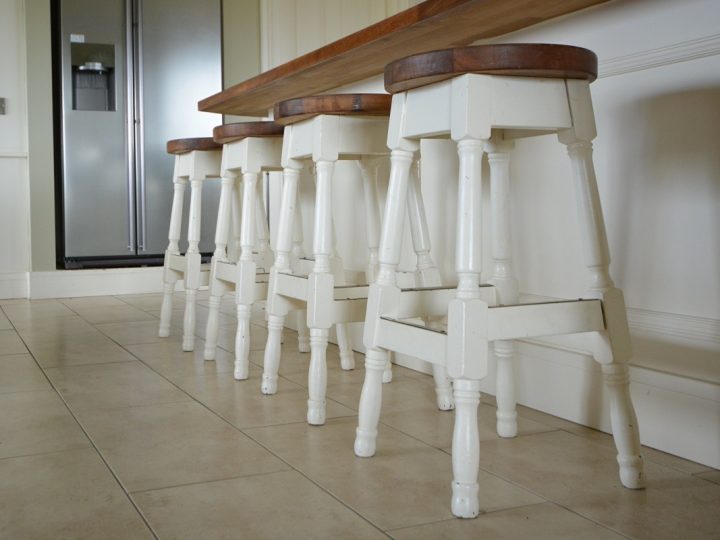 Exclusive holiday cottages Kerry - Kitchen bar stools