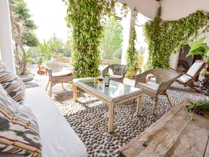Holiday homes Ibiza - Outside seating and table