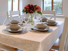 Holiday houses Wild Atlantic Way - Dining room plates and glasses