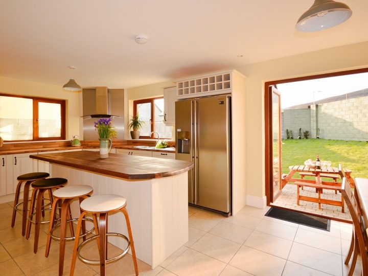 Holiday Homes Wild Atlantic Way - Kitchen and garden view