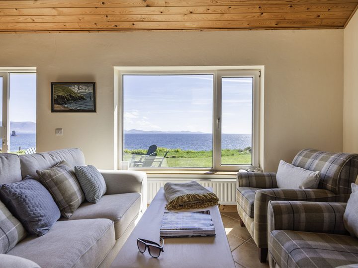 Exclusive holiday rentals on the Wild Atlantic Way - Living area with sea view
