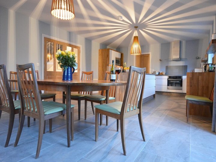 Exclusive holiday houses on the Wild Atlantic Way - Dining table