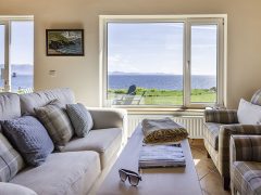 Exclusive holiday houses on the Wild Atlantic Way - Living area with sea view
