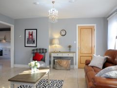 Exclusive holiday cottage on the Wild Atlantic Way - Living room into kitchen