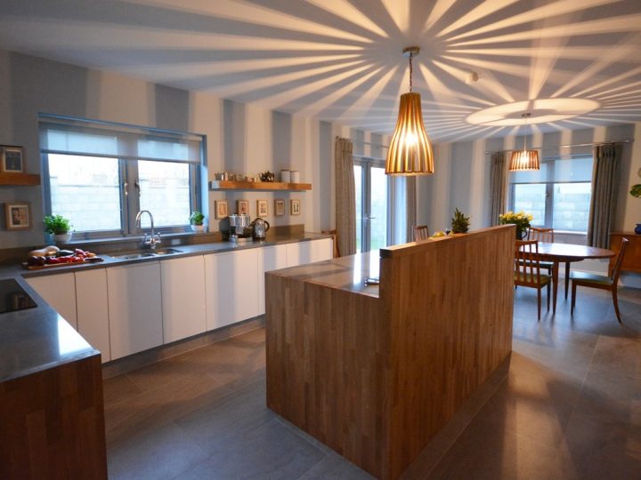 Exclusive holiday cottage on the Wild Atlantic Way - Kitchen island