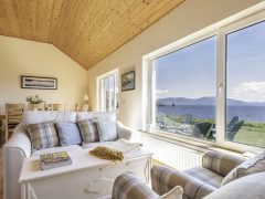 Exclusive holiday cottage on the Wild Atlantic Way - living area with sea view