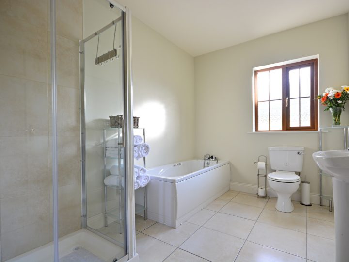 Exclusive holiday rentals Kerry - bathroom