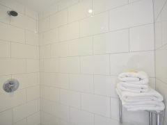 Exclusive holiday cottages Kerry - Shower tiles
