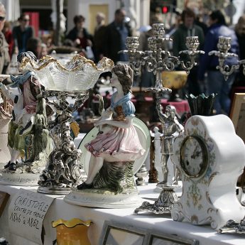 Exclusive holiday lets on the French Rivera - Antique market