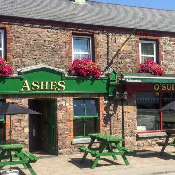 Holiday cottages Kerry - Ashes pub exterior