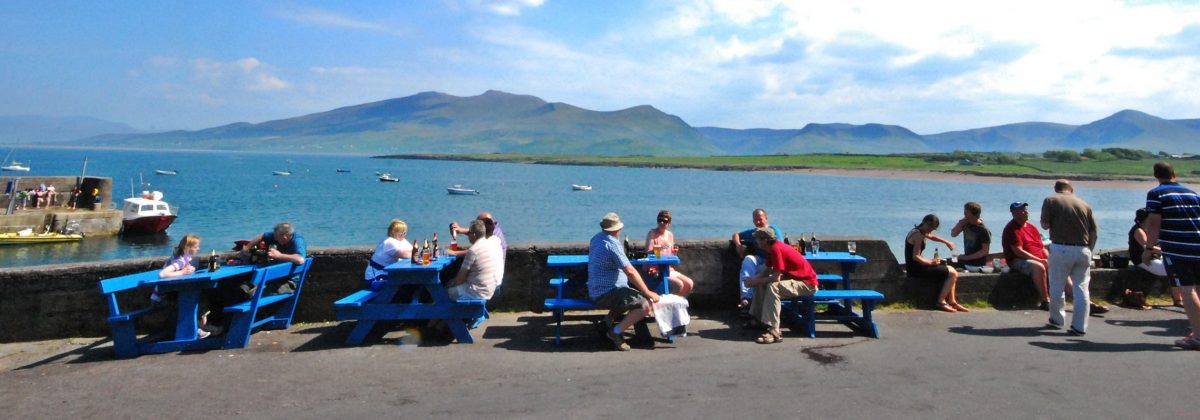 Holiday houses Dingle - Brandon pier seating and view