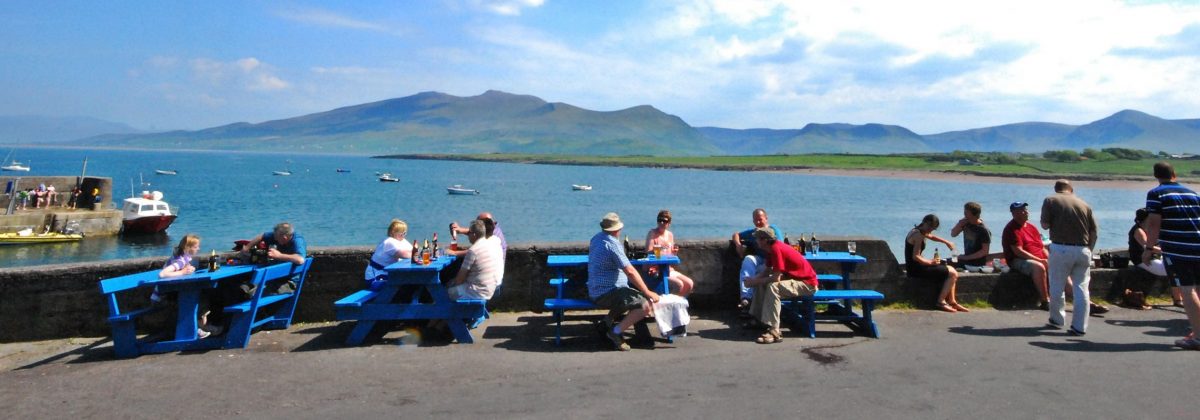 Holiday houses Dingle - Brandon pier seating and view