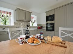 Exclusive holiday cottages Kerry - Breakfast on table