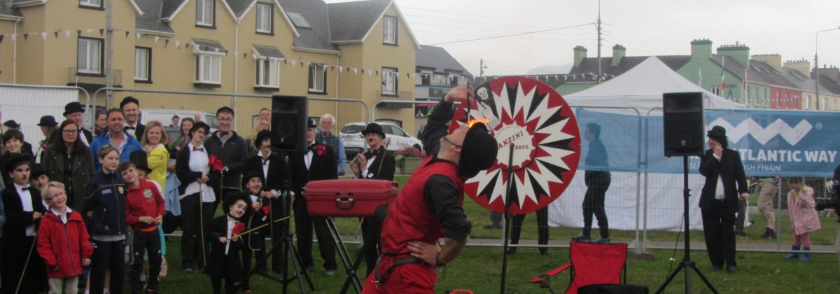 Holiday rentals Wild Atlantic Way - Charlie chaplin festival fire eater