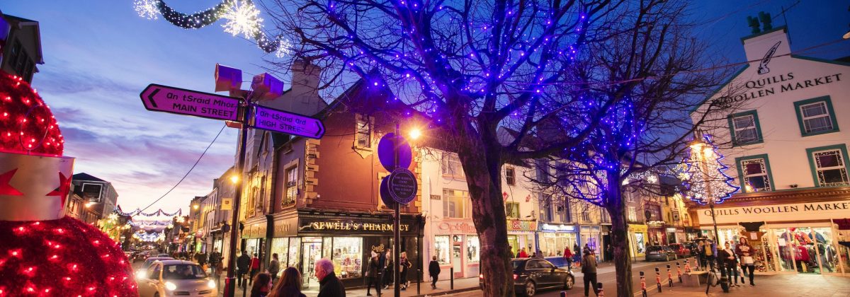 Holiday houses Wild Atlantic Way - Christmas street Killarney