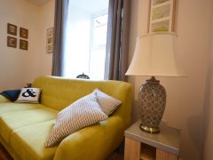 Exclusive holiday rentals Kerry - Sofa and lamp