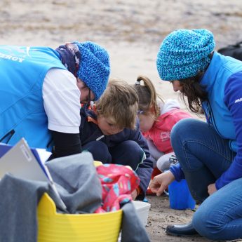 Holiday Homes Wild Atlantic Way - Kids digging in the sand