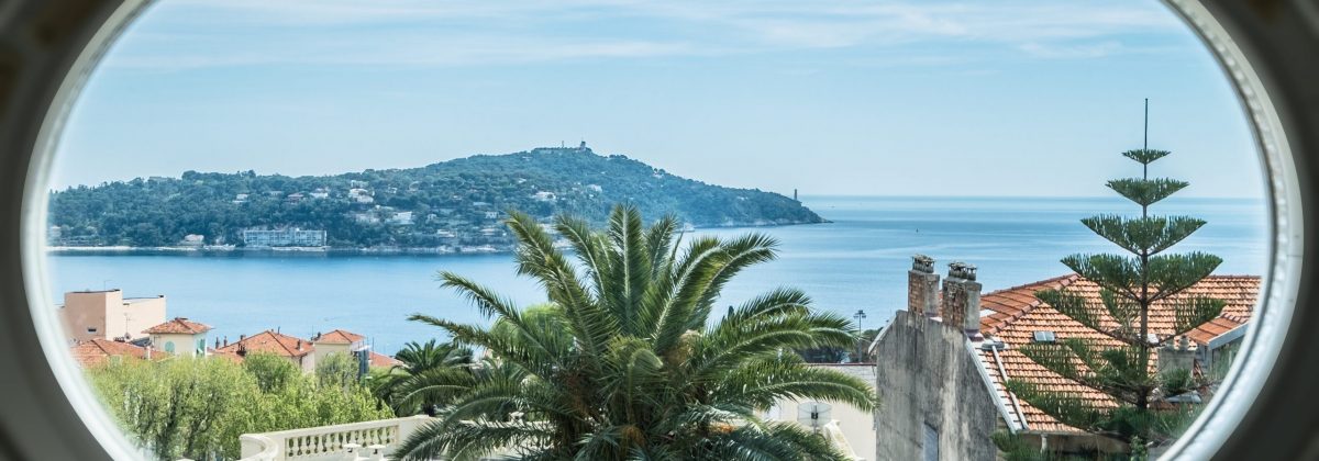 Holiday lets Villefranche-sur-mer - panoramic view through window