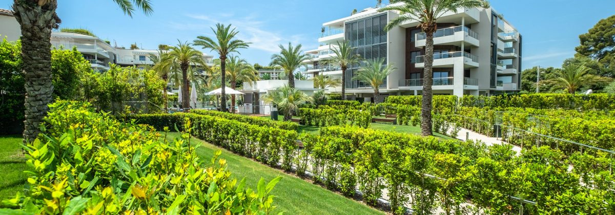 Holiday houses on the French Rivera - Parc Du Cap grounds