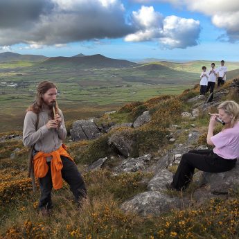 Holiday cottages Wild Atlantic Way - Tradfest musicians on mountain