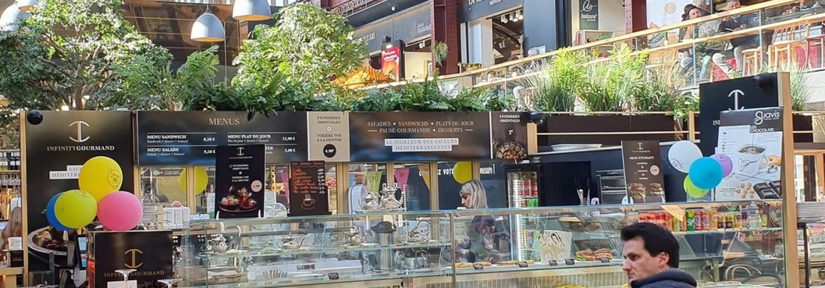 Holiday houses on the French Rivera - Food court