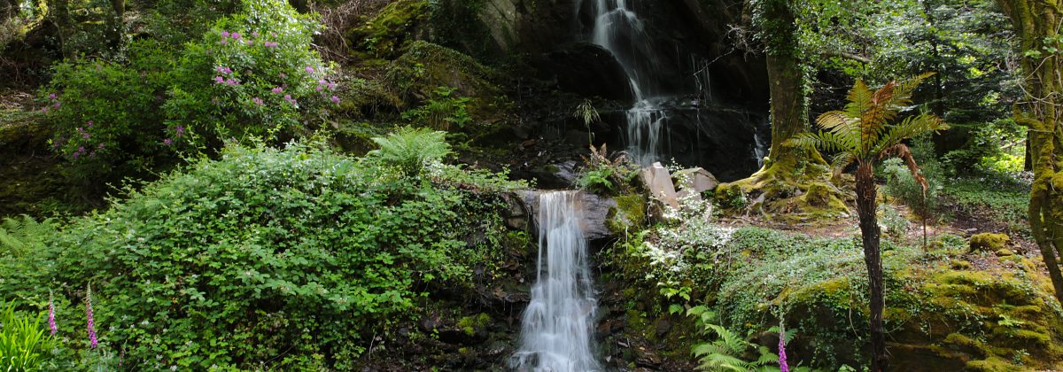 Holiday cottages Wild Atlantic Way - Kells Bay Garden waterfall