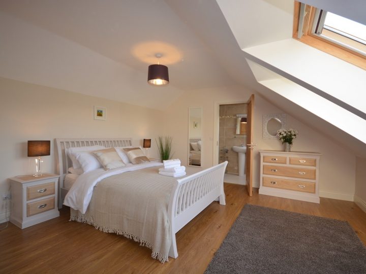 Exclusive holiday cottage on the Wild Atlantic Way - Master bedroom