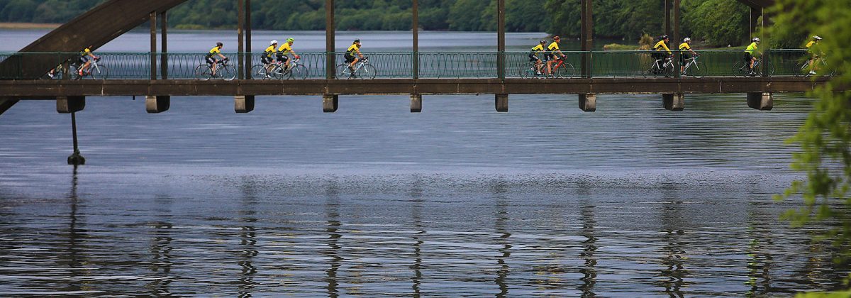 Exclusive holiday rentals Kerry - Cyclists on bridge