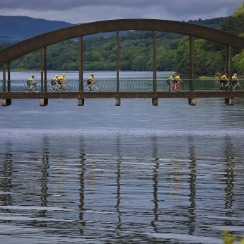 Exclusive holiday rentals Kerry - Cyclists on bridge