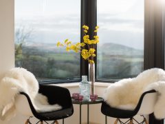Exclusive holiday houses on the Wild Atlantic Way - Corner chairs and table