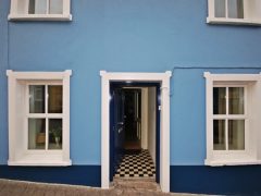Holiday cottages Kerry - John street blue house exterior
