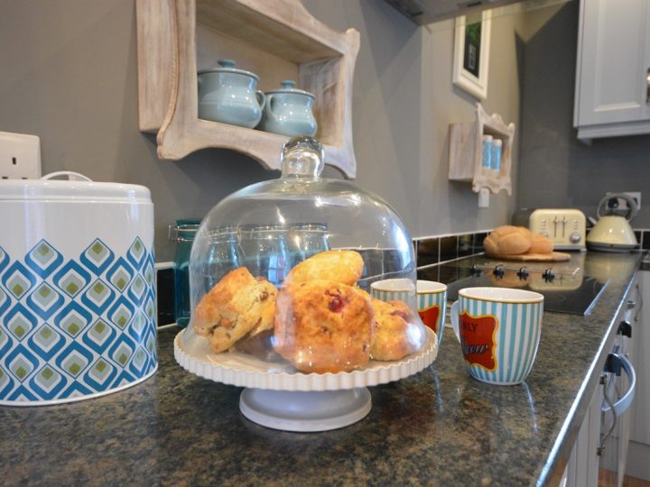Exclusive holiday houses Kerry - Scones and mug