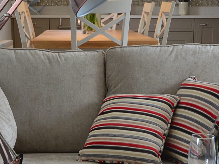 Exclusive holiday cottages Kerry - Sofa close up