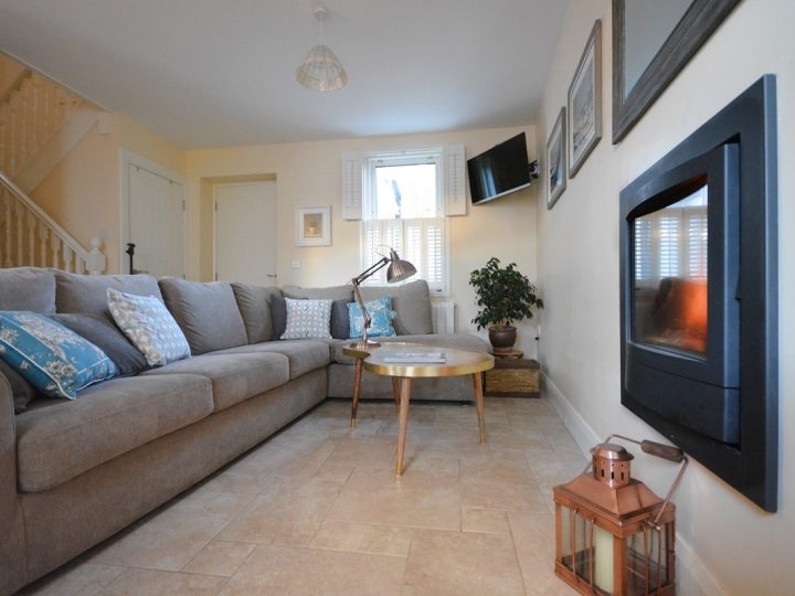 Holiday cottages Kerry - Living area and fireplace