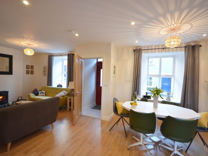 Exclusive holiday cottages Kerry - Lounge and dining area