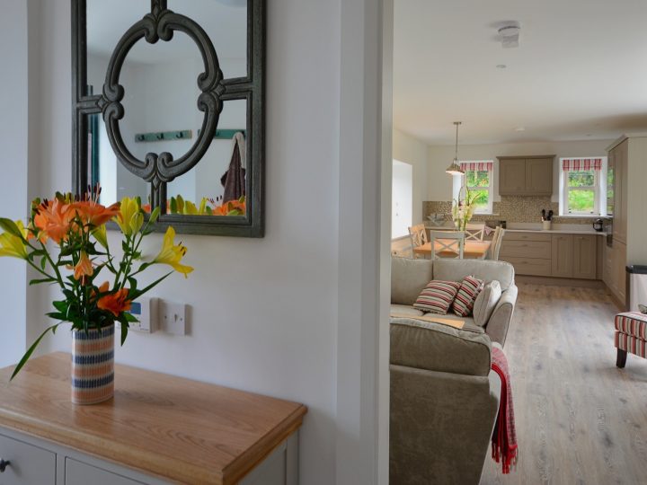 Holiday houses Dingle - Hallway into living area