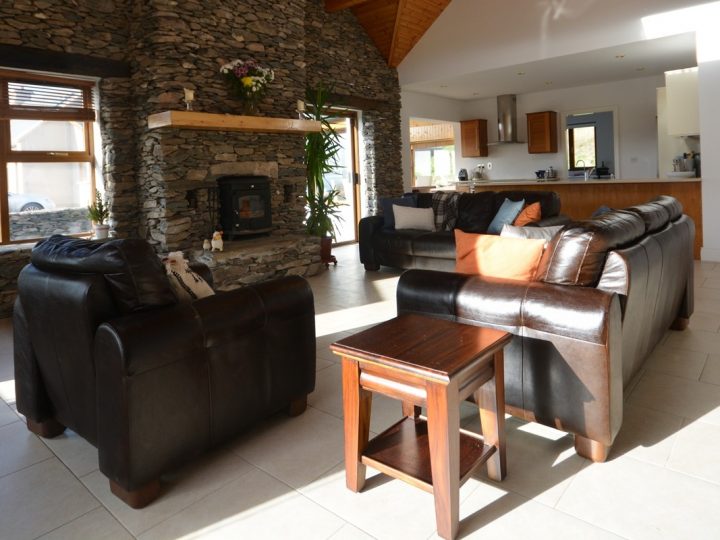 Exclusive holiday houses Kerry - Lounge and coffee table