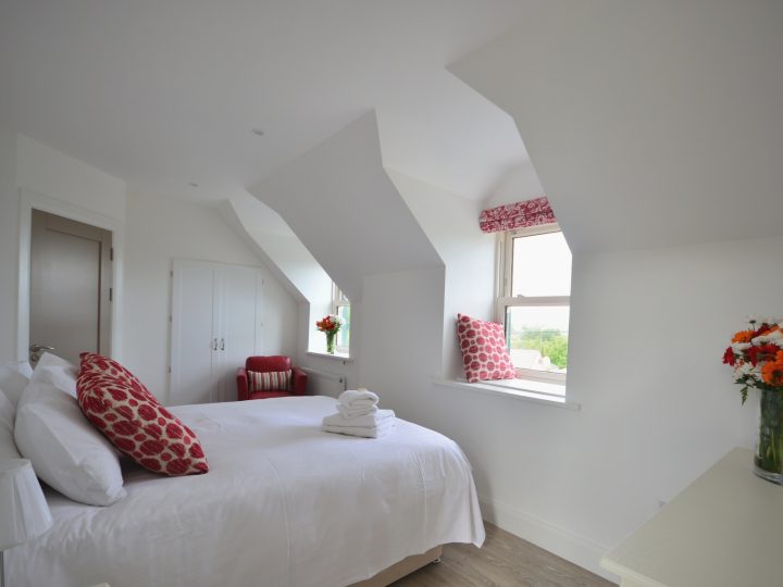 Holiday cottages Kerry - King bedroom