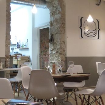 Luxury holiday villas on the French Rivera - Maison gusto restaurant exterior