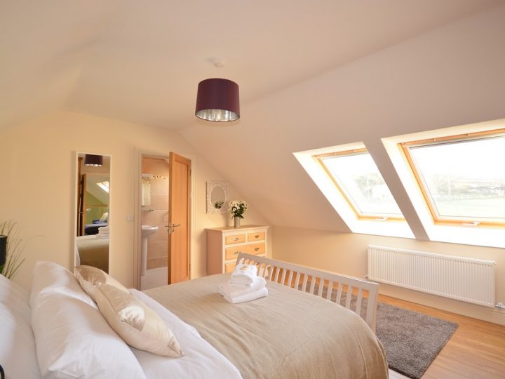 Exclusive holiday houses Kerry - Master bedroom