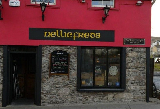 Holiday Homes Wild Atlantic Way - Nelliefreds pub exterior