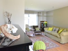 Holiday rentals Dingle - Skull on Piano and Living area