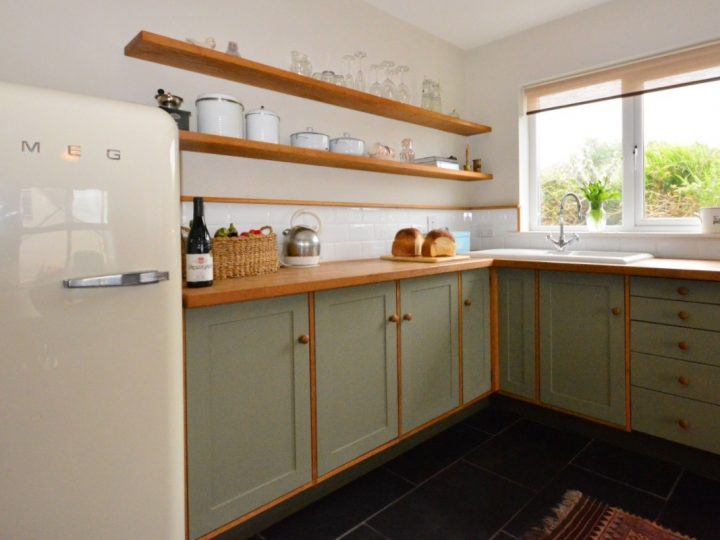 Holiday homes Dingle - Smeg fridge