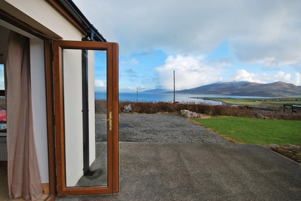 Exclusive holiday houses Kerry - Brandon mountain and sea view