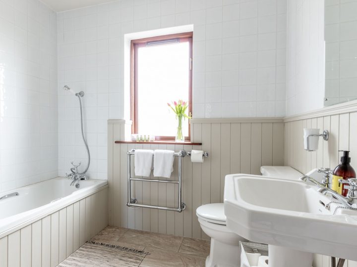 Holiday Homes Ireland - Duinin Cottage Bathroom