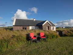 Holiday houses Ireland - Exterior chairs