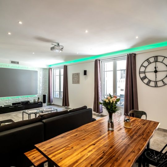Holiday Letting on the French Rivera - Living and Diner