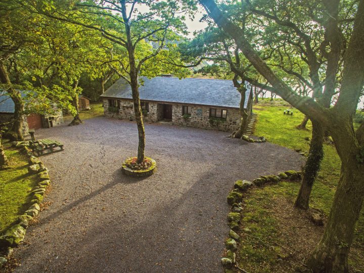 Exclusive Holiday Lets on the Wild Atlantic Way - Exterior Driveway