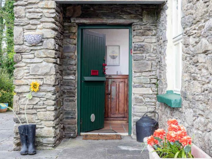 5 Star Holiday Lets on the Wild Atlantic Way - Open front door