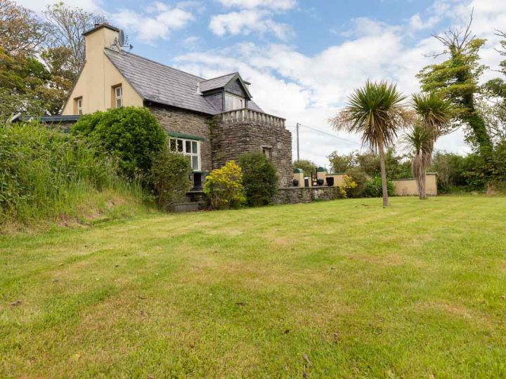Exclusive holiday cottages Kerry - House close up